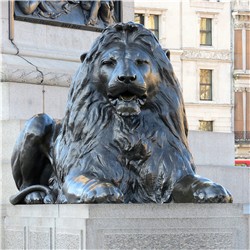 广场铜狮子